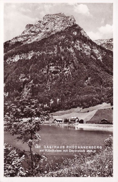 Gasthaus Rhodannenberg am Klönthalsee mit Deyenstock 2525m