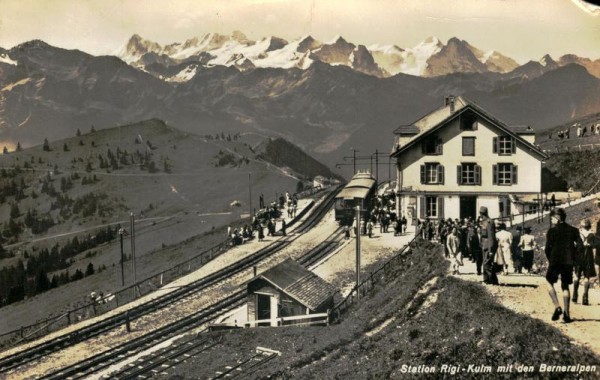 Station Rigi-Kulm mit den Berneralpen Vorderseite