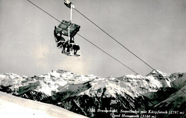 Braunwald, Sesselbahn mit Kärpfstock und Hausstock Vorderseite