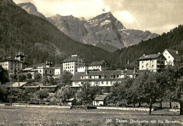 Thusis, Dorfpartie mit Piz Beverin Vorderseite