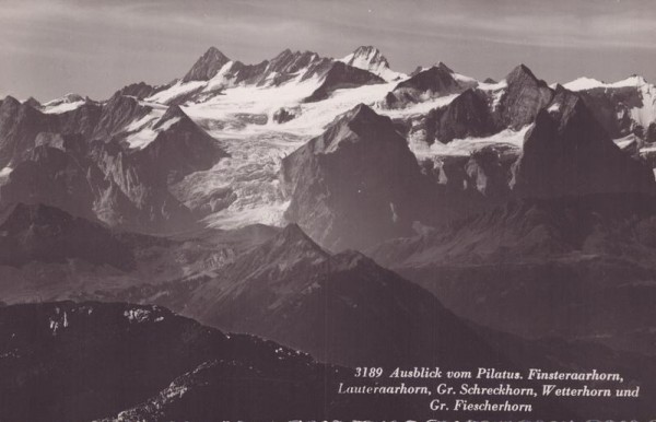 Ausblick vom Pilatus. Finsteraarhorn, Lauteraarhorn, Gr. Schreckhorn, Wetterhorn und Gr. Fiescherhorn Vorderseite