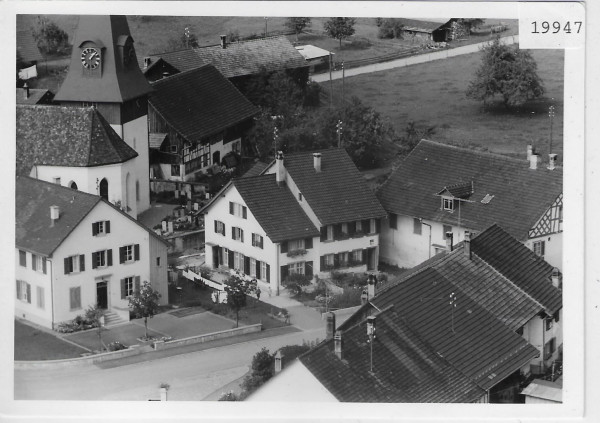 Flugaufnahme Zell ZH Dorfpartie Kirche - Foto: 90x125mm