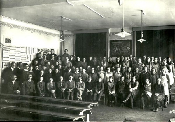 Schul-/ Klassenfoto, Ort und Zeit: unbekannt Vorderseite