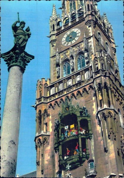 München - Patrona Bavariae und Glockenspiel am Rathausturm Vorderseite