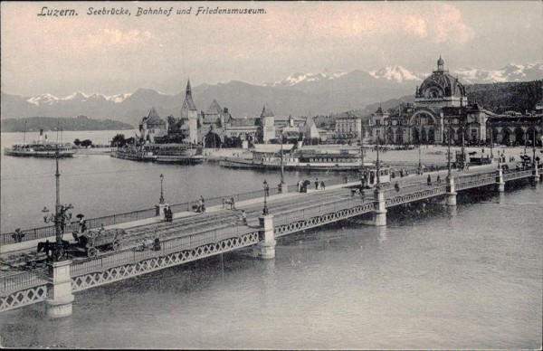 Luzern. Seebrücke, Bahnhof und Friedensmuseum Vorderseite