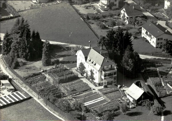 Pfäffikon, Altersheim Neuhof, Flugaufnahme Vorderseite