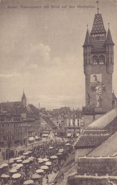 Basel, Rathausturm mit Blick auf den Marktplatz