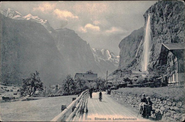 Strasse in Lauterbrunnen Vorderseite
