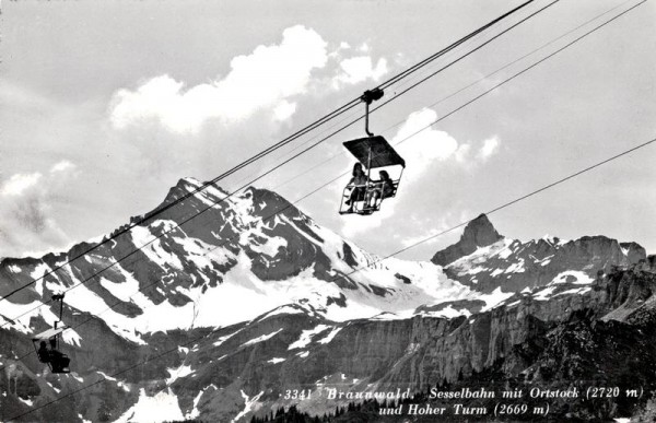 Sesselbahn mit Ortstock und Hoher Turm, Braunwald Vorderseite