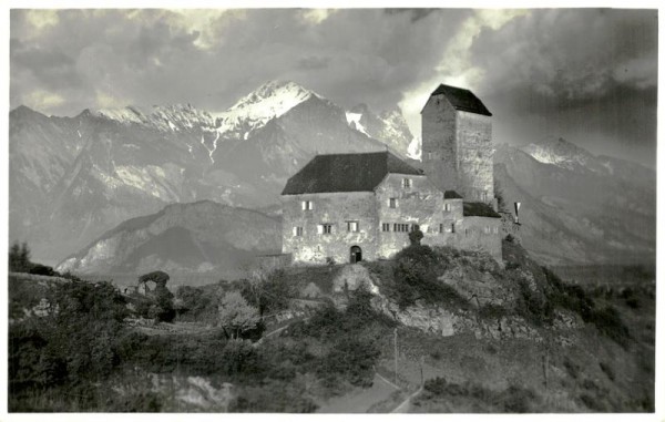 Schloss Sargans mit Falknis Vorderseite