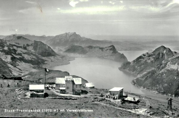 Stoos-Fronalpstock mit Vierwalstättersee Vorderseite