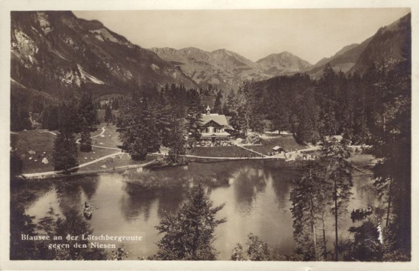 Blausee an der Lötschbergroute gegen den Niesen