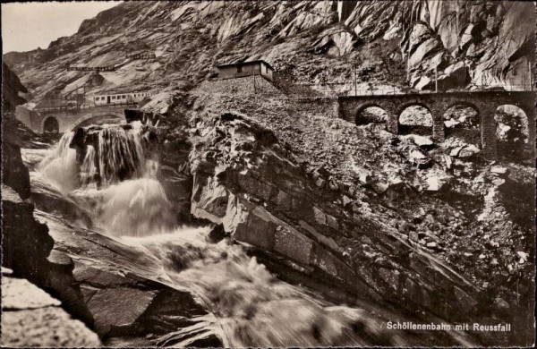 Schöllenenbahn mit Reussfall