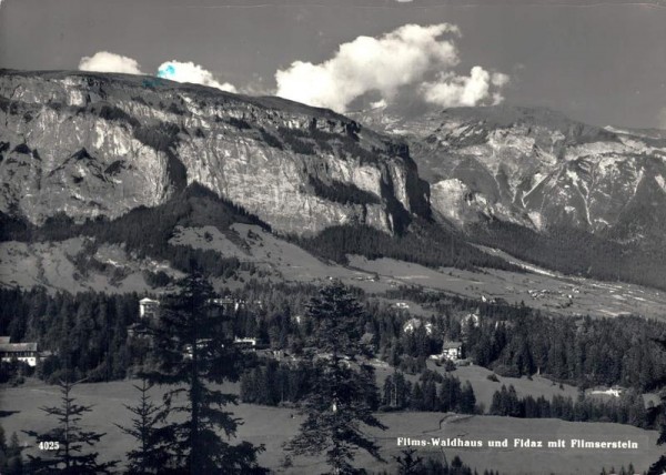 Flims-Waldhaus mit Fidaz und Flimserstein Vorderseite