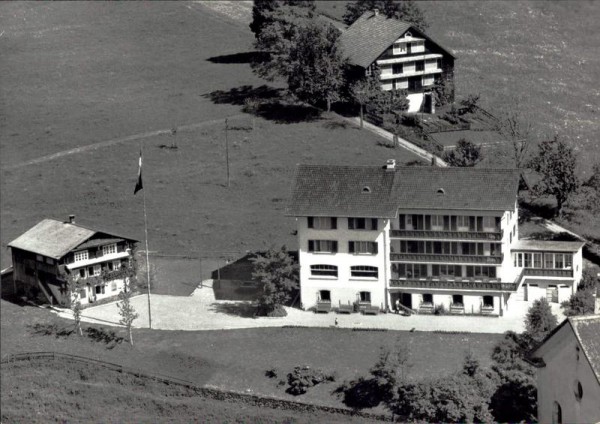 Schweizer Gesellenhaus Oberiberg SZ, Flugaufnahme Vorderseite