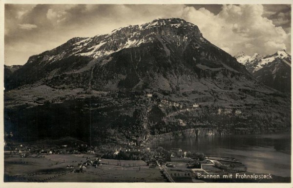 Brunnen mit Frohnalpstock Vorderseite