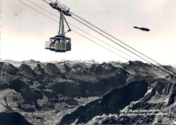 Säntis-Schwebebahn mit Churfirsten und Glarneralpen Vorderseite