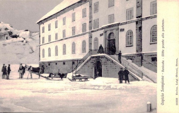 Ospizio Sempione - Nevicata - Slitte pronte alla partenza. Vorderseite