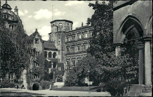 Heidelberg - Der Schlosshof Vorderseite