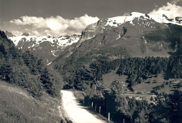 Am Weg Schwand-Engelberg. Blick auf Titlis Vorderseite