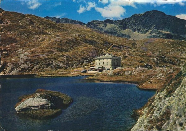 San Bernhardino-Hospiz mit Kirchalphorn Vorderseite