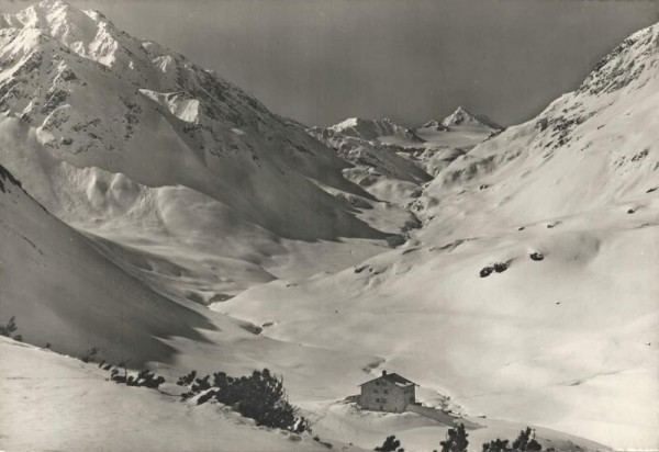 Berghaus Vereina bei Klosters mit Flüela-Weisshorn (Wisshorn) & Rosställispitze Vorderseite