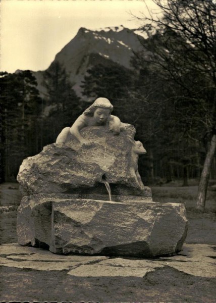 Heidi-Brunnen ob Maienfeld Vorderseite