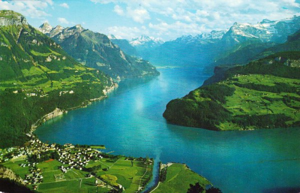 Brunnen am Vierwaldstättersee mit Bristenstock, Gitschen und Urirotstock