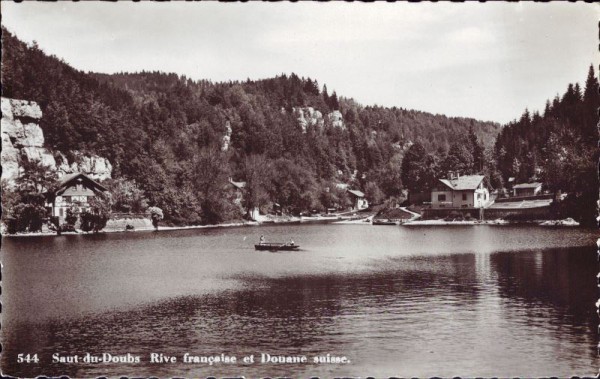 Saut-du-Doubs Rive francaise et Douane suisse