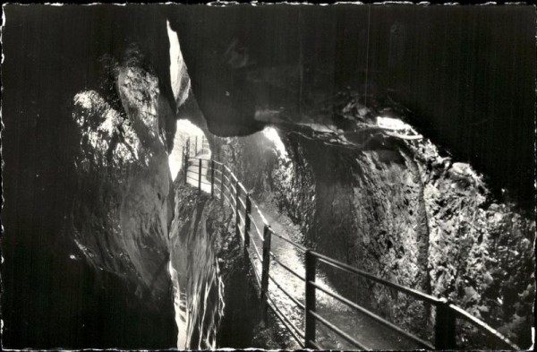 Lauterbrunnen - Trümmelbachschlucht Vorderseite