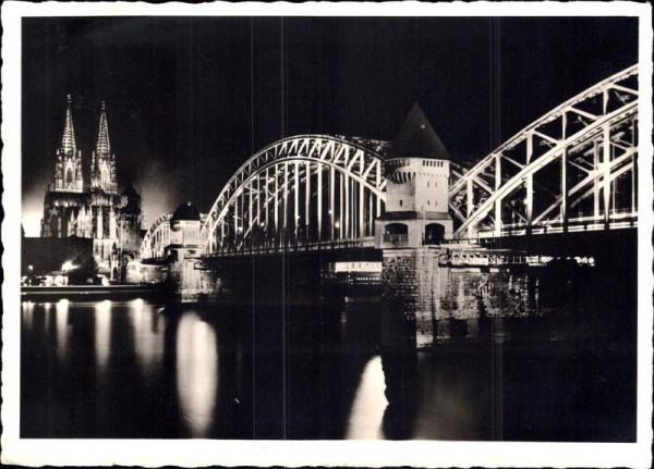 Köln - Die Hohenzollernbrücke und der Dom Vorderseite
