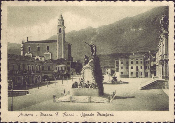 Arsiero, Piazza F. Rossi