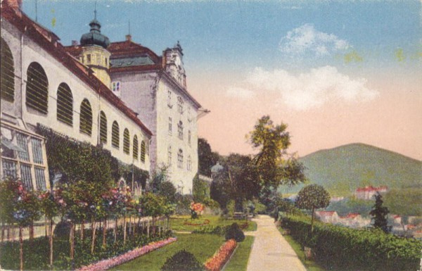 Baden-Baden - Schlossterrasse mit Blick auf den Merkur