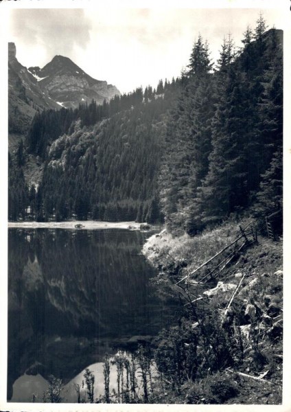Voralpsee ob Grabs mit Sichelkamm Vorderseite