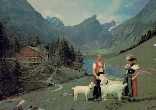 Im Alpstein. Altmann, Rossmahd, Säntis, Berggasthaus Seealpsee Vorderseite