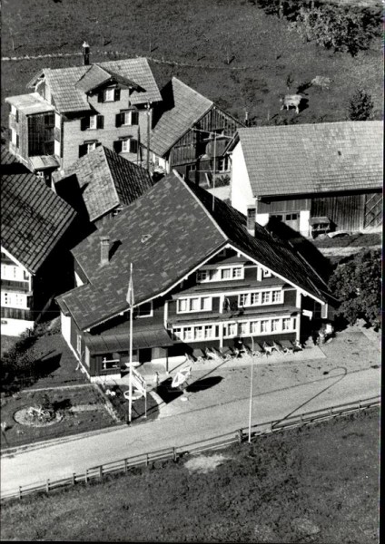 Nassen, Gasthaus Traube, Flugaufnahme Vorderseite