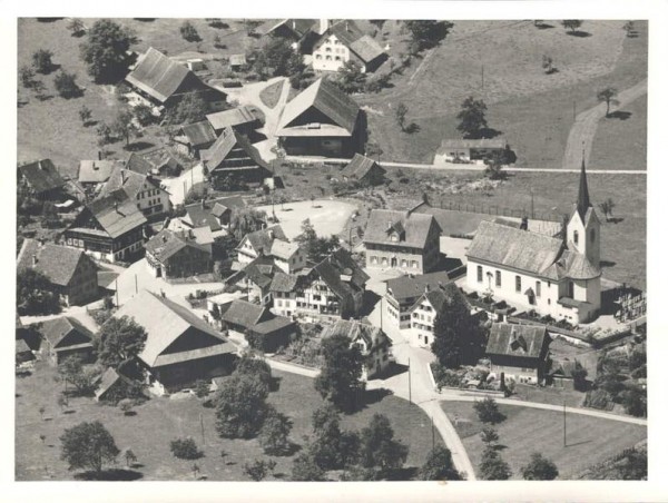 6345 Neuheim ZG, Dorfpl., Poststr., Maiackerstr./ Kath. Kirche Maria Geburt Vorderseite