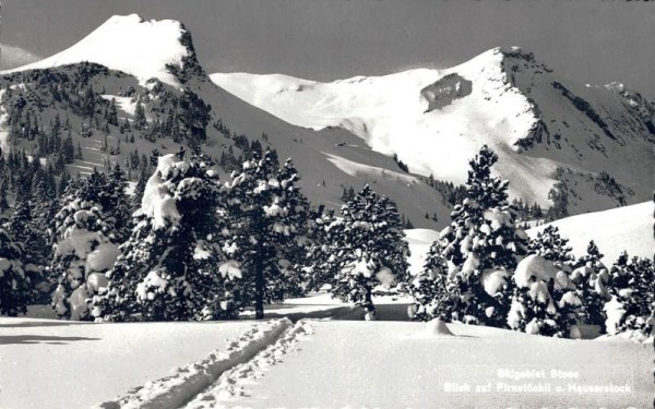 Skigebiet Stoos, Blick auf Firnstöckli und Hauserstock Vorderseite