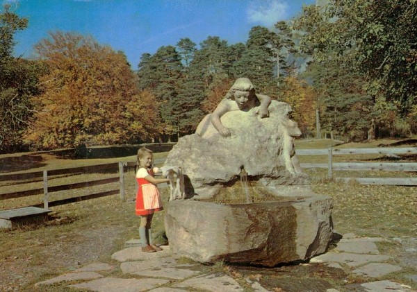 "Heidi und Schnucki" beim Heidibrunnen in der Nähe von Maienfeld Vorderseite