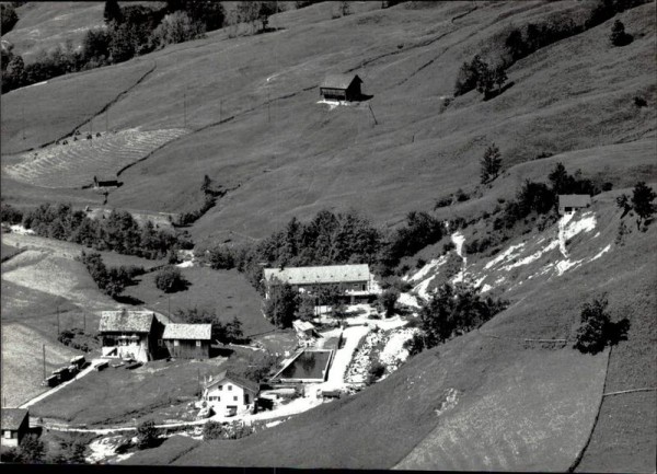 Oberiberg, Alpinahaus, Flugaufnahme Vorderseite