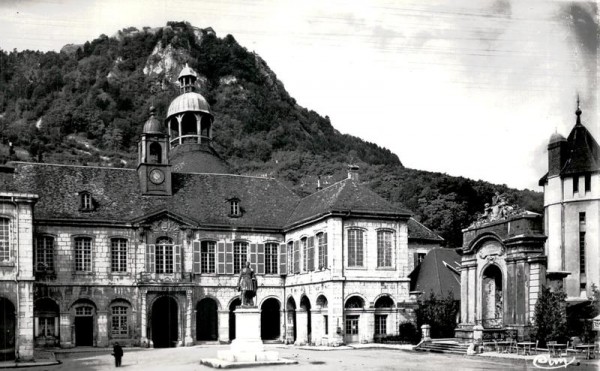 Salins-les-bains, Hotel de Ville et Fort St. André Vorderseite
