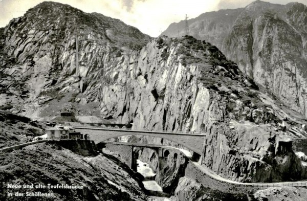 Schöllenen, Neue und alte Teufelsbrücke Vorderseite