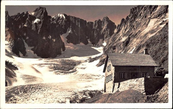 Neue Kehlenalphütte (2305 m) Vorderseite