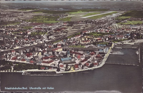 Friedrichshafen - Uferstrasse mit Hafen