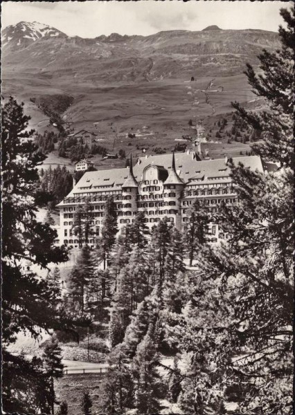 Suvrettahaus bei St. Moritz Vorderseite