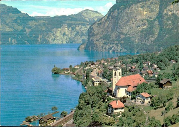 Flüelen am Vierwaldstättersee gegen Axenstrasse Vorderseite