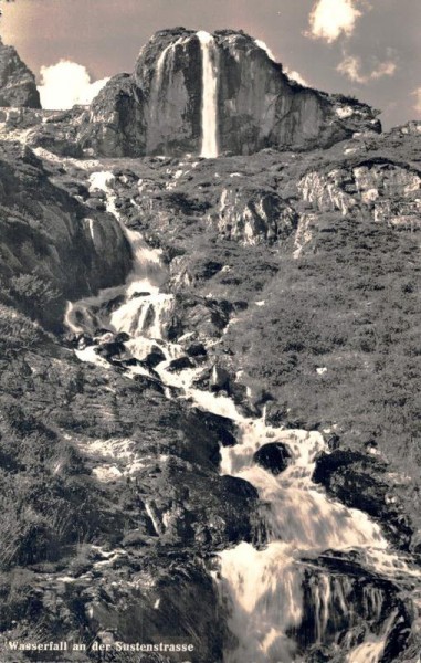 Wasserfall an der Sustenstrasse Vorderseite