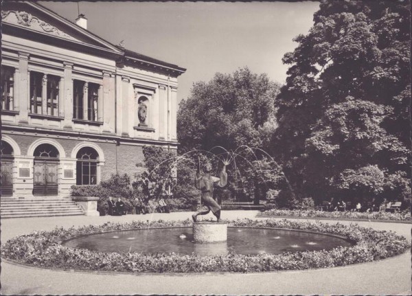 St. Gallen, Brunnenfigur der Zauberer Vorderseite