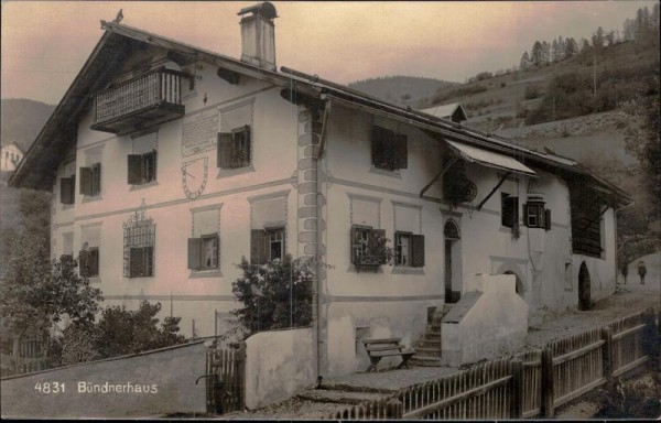 Bündnerhaus Vorderseite