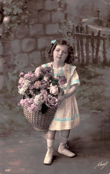 Mädchen mit Blumen Vorderseite